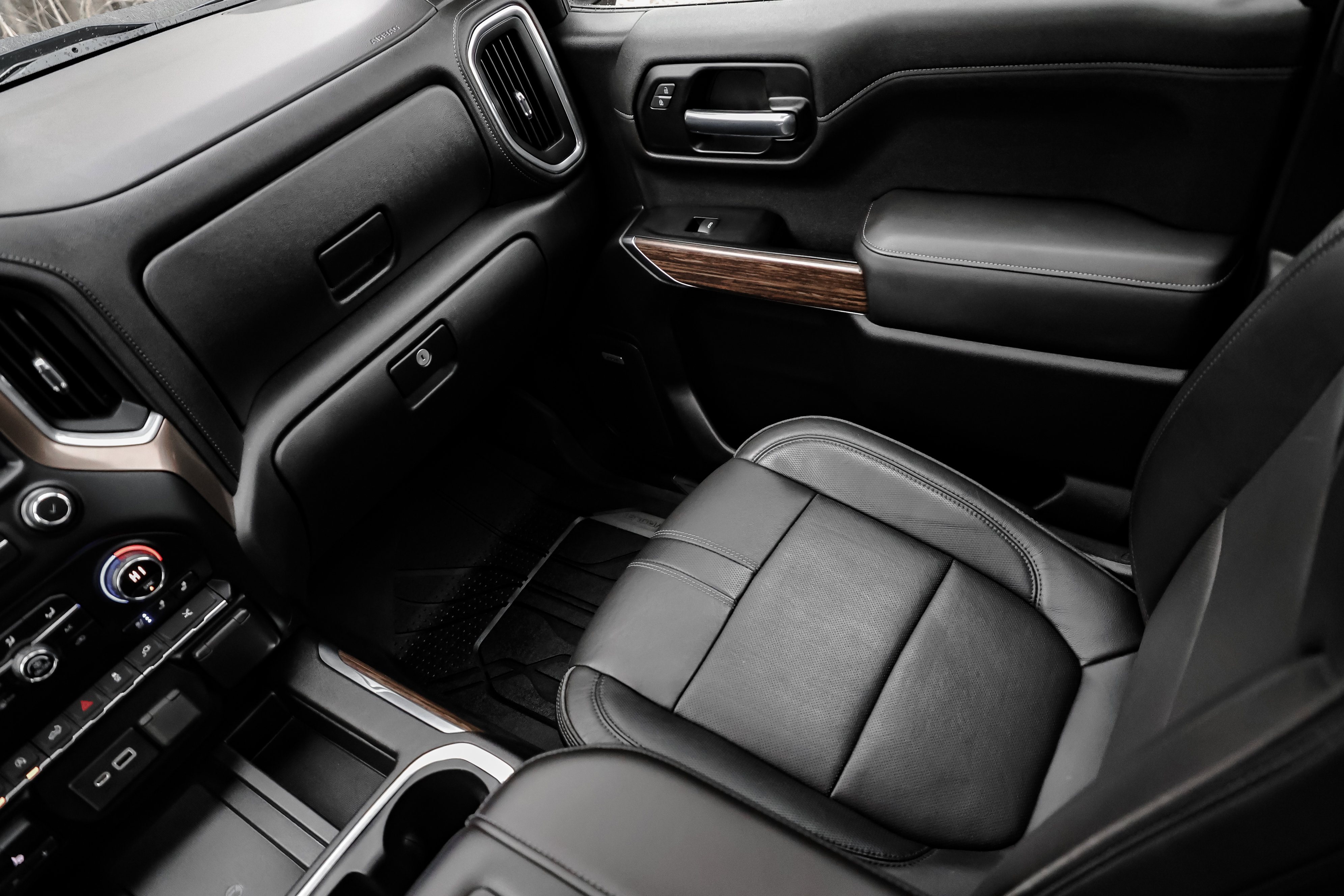 Used 2019 Chevrolet Silverado 1500 High Country w/ Technology Package image 38