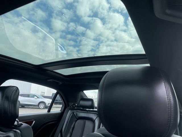 Used 2017 Lincoln Continental Select w/ Climate Package image 4