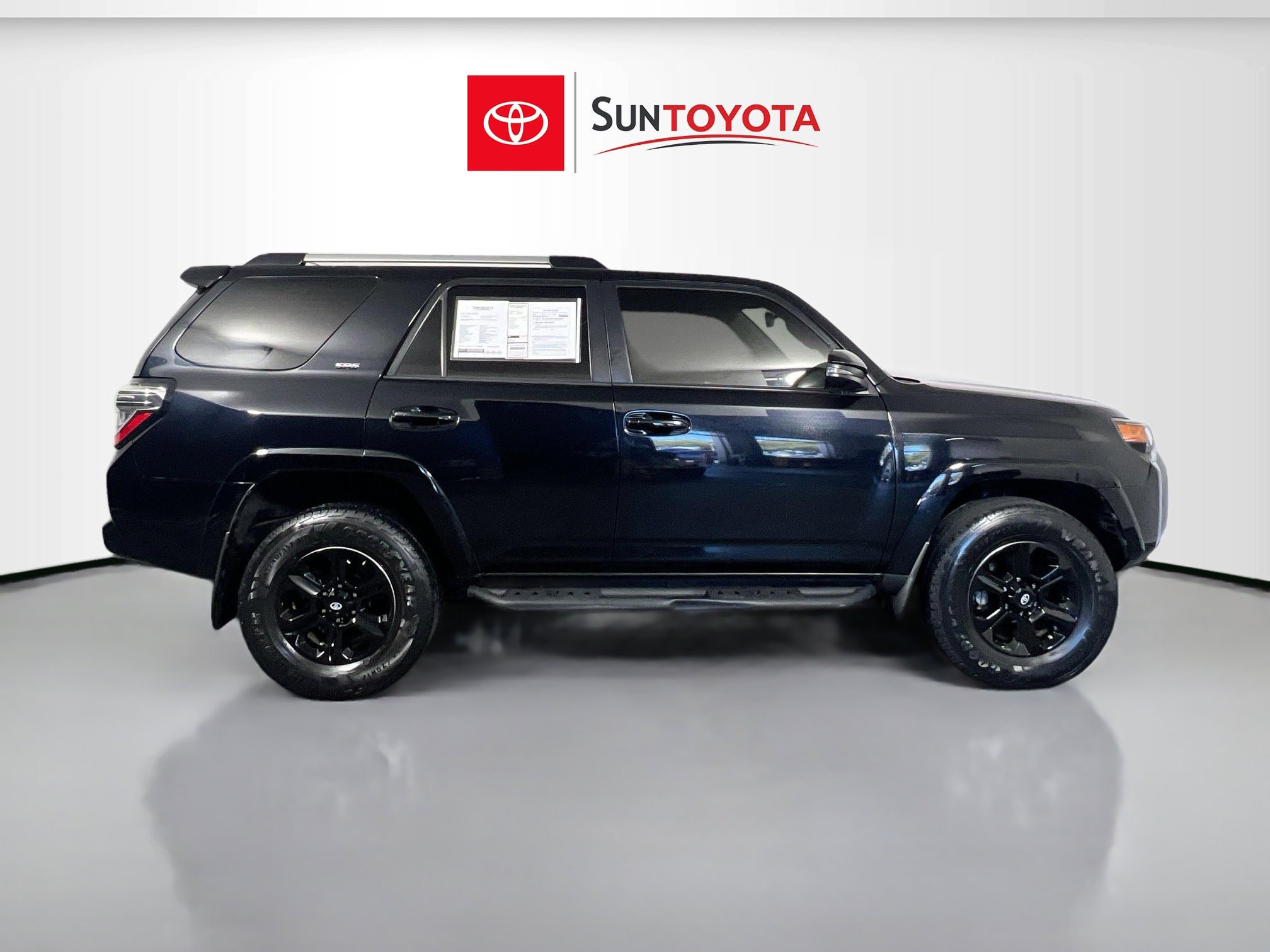 Used 2021 Toyota 4Runner SR5 Premium w/ Moonroof Package AWD/4WD image 2