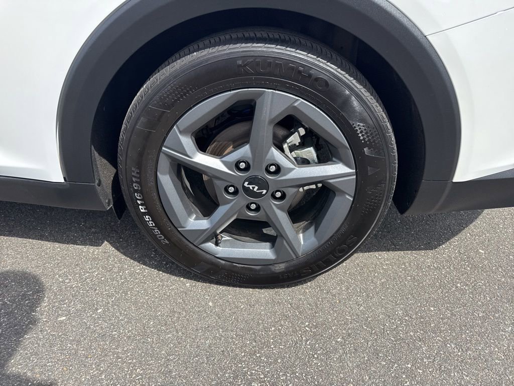 Used 2025 Kia K4 FWD image 25