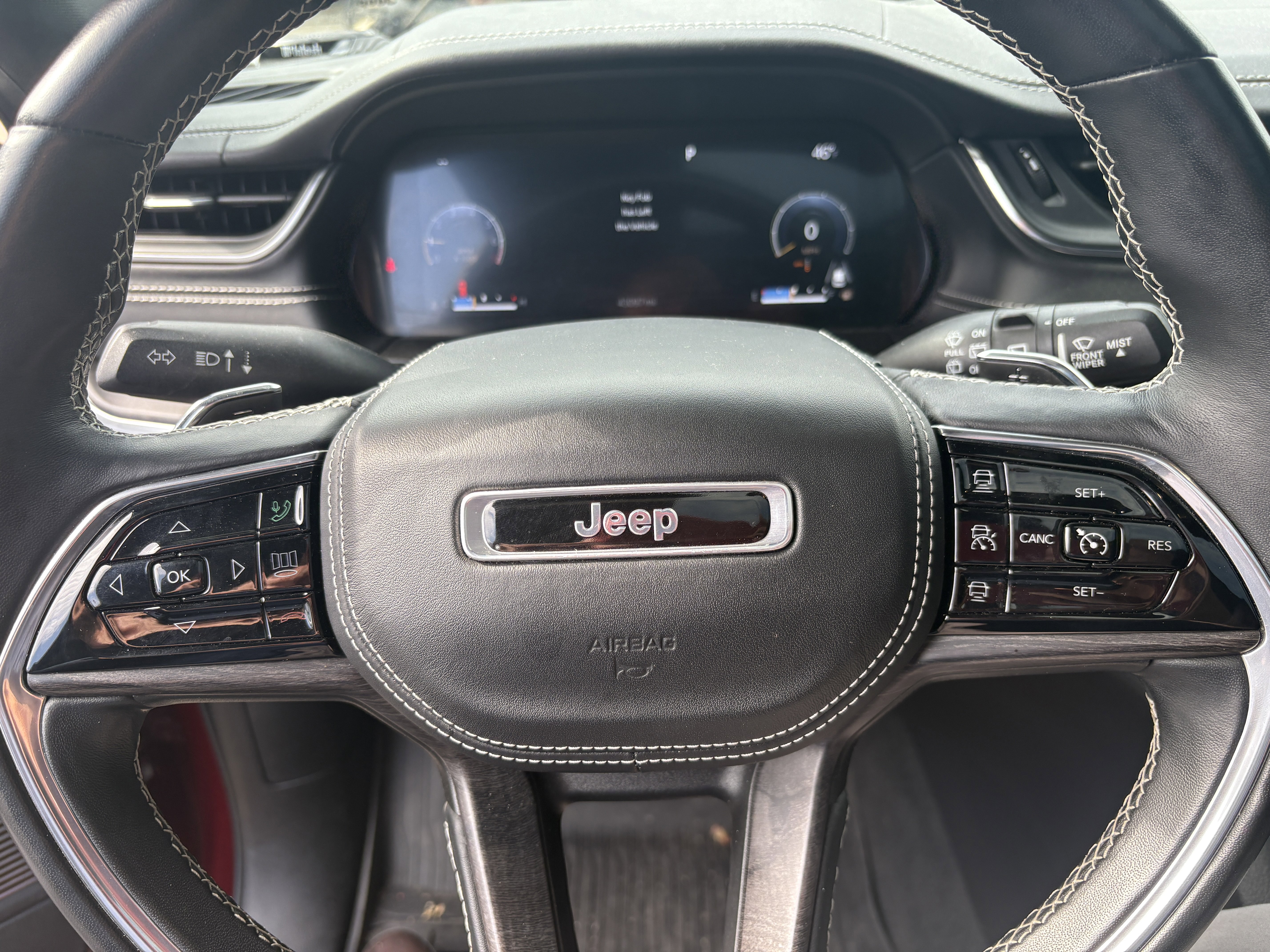 Used 2022 Jeep Grand Cherokee L Overland w/ Luxury Tech Group IV AWD/4WD image 8