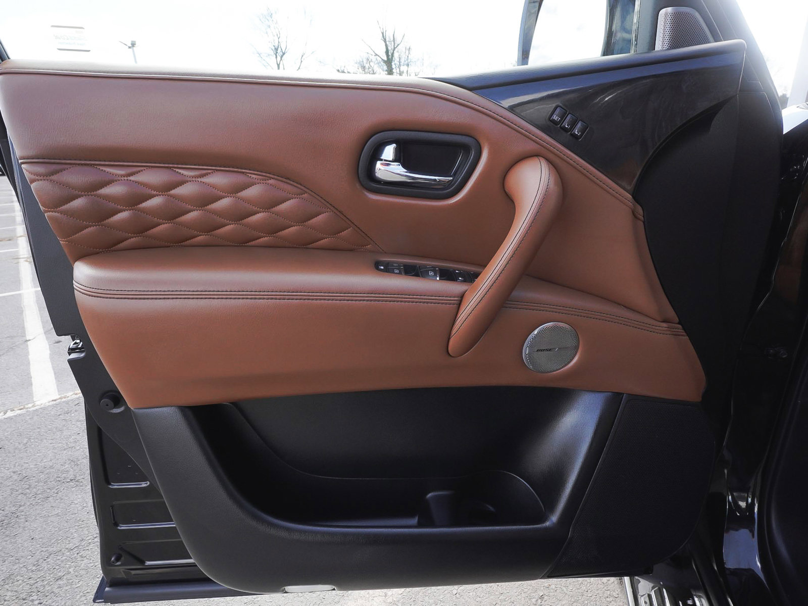 Used 2024 INFINITI QX80 Sensory AWD/4WD image 7