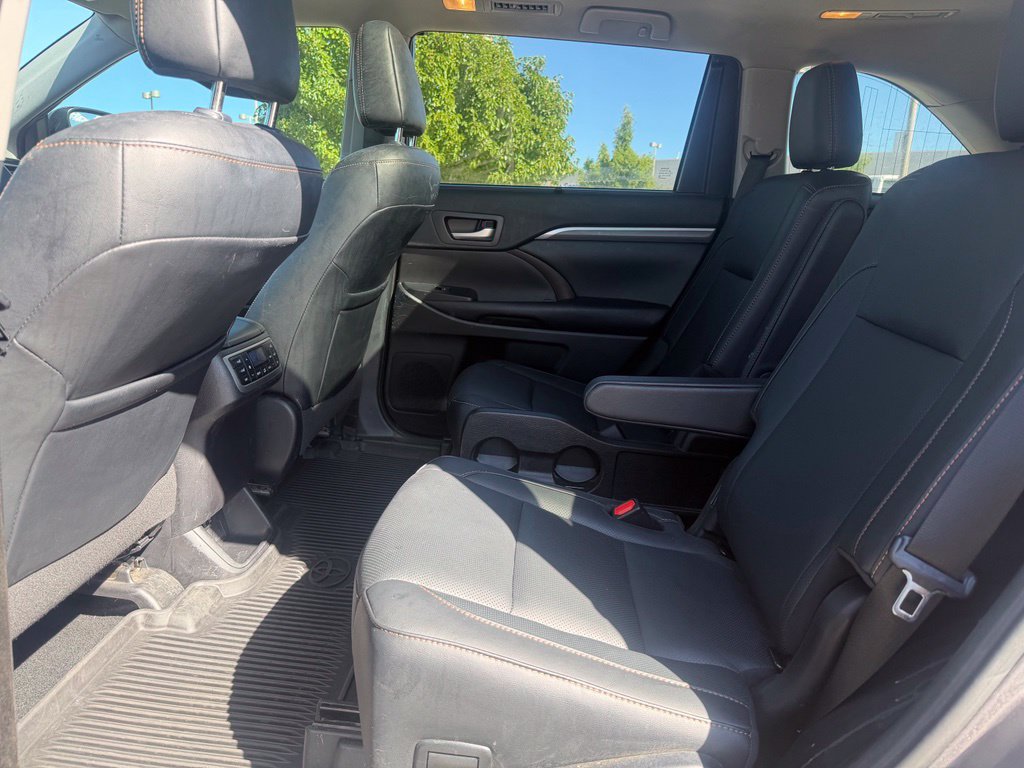 Used 2019 Toyota Highlander Limited Platinum AWD/4WD image 24