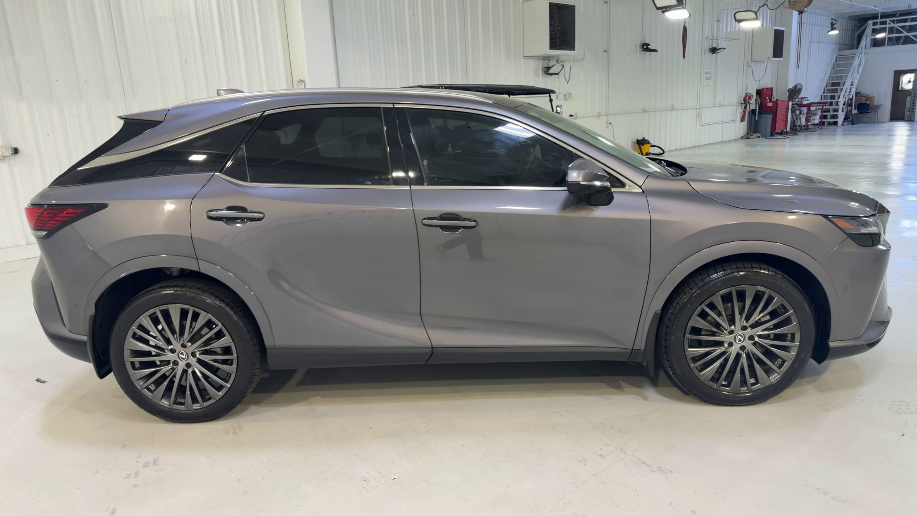 Used 2023 Lexus RX 350 FWD w/ Accessory Package image 2