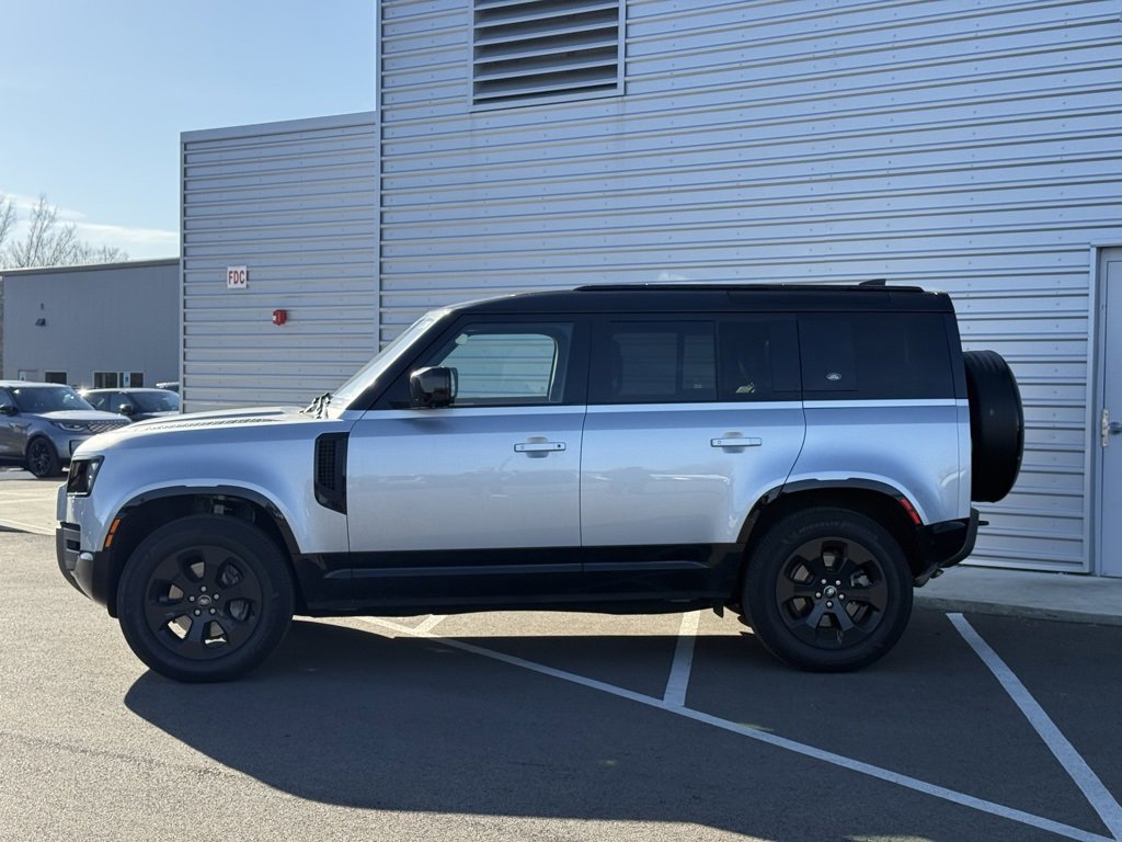 Used 2023 Land Rover Defender 110 X-Dynamic SE image 11