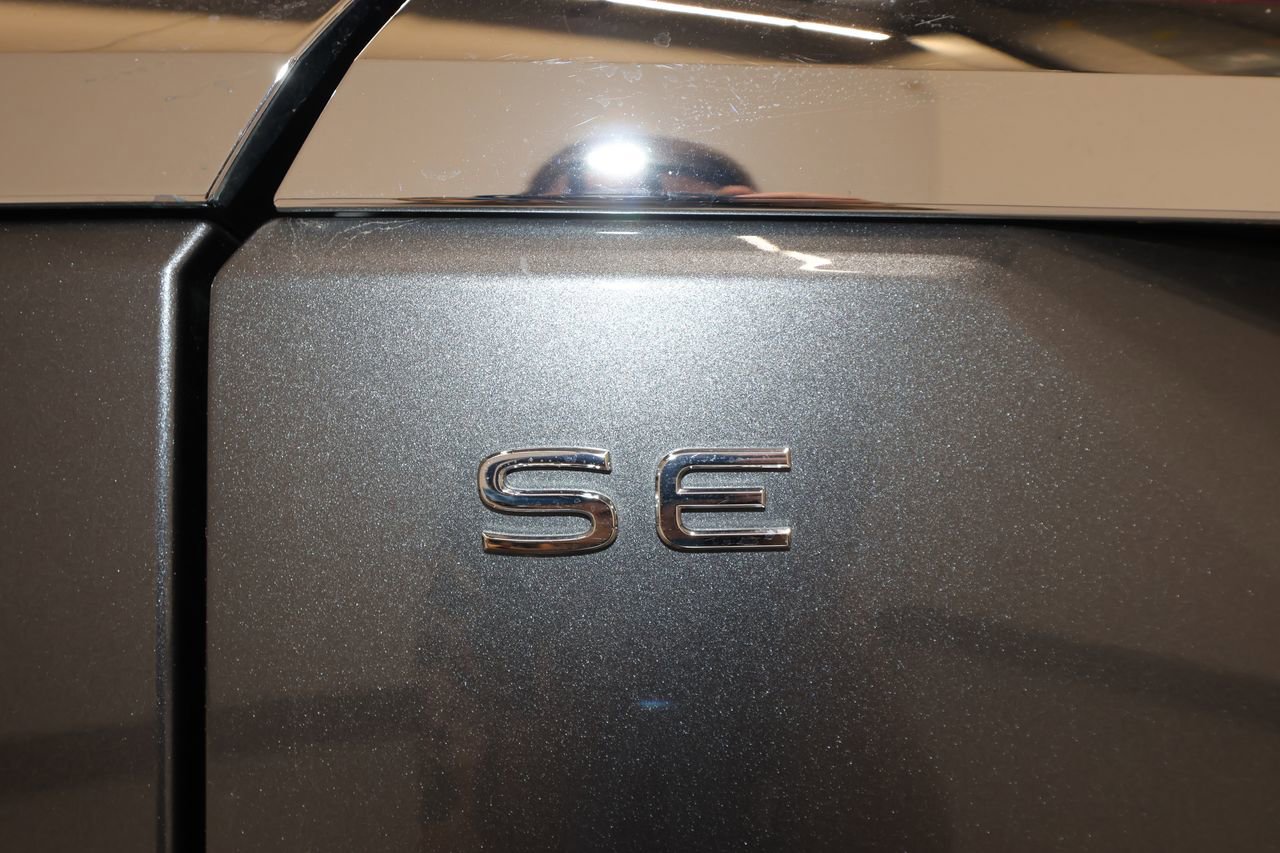 Used 2025 Volkswagen Atlas SE image 34