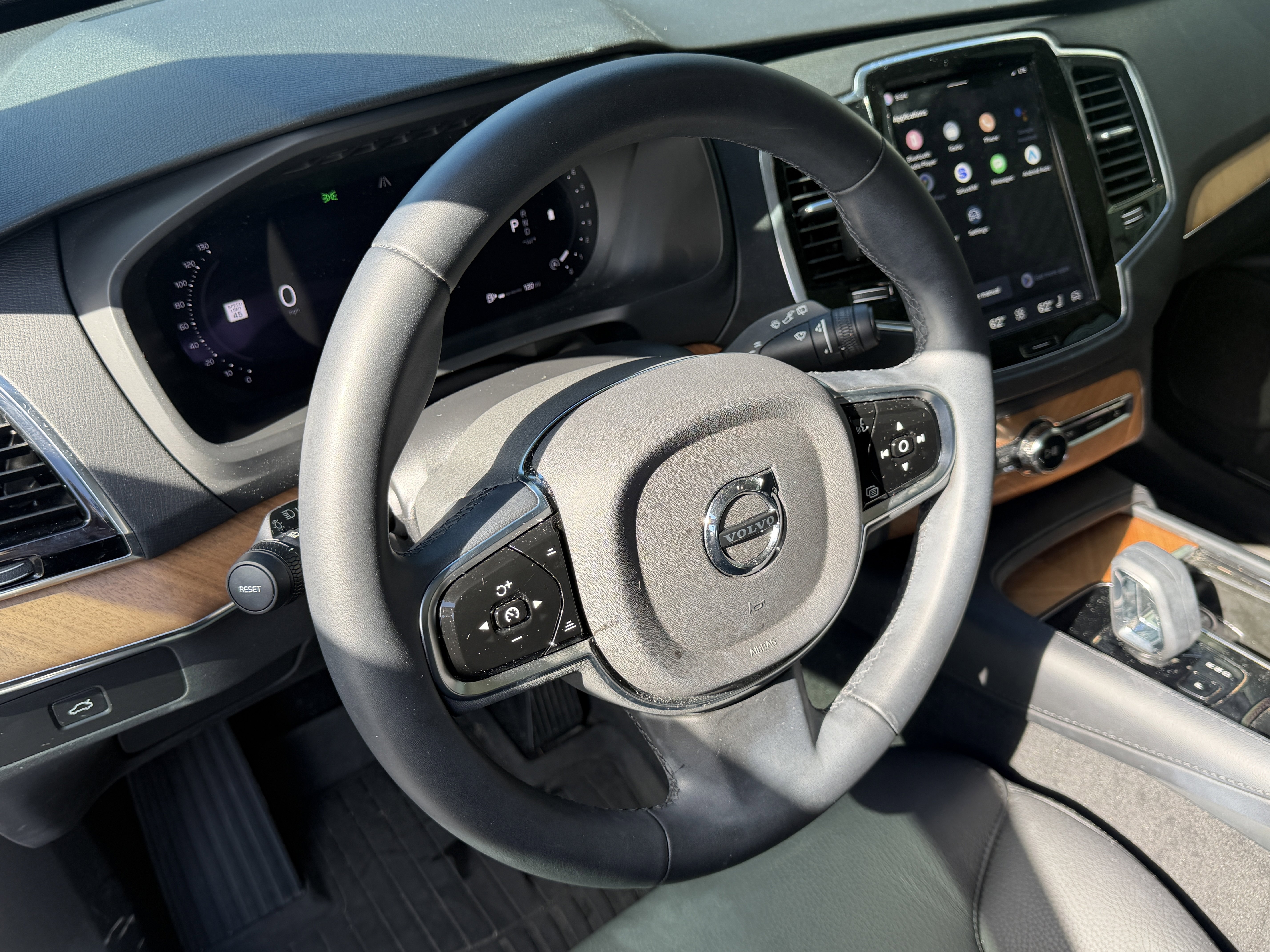 Used 2024 Volvo XC90 B6 Plus w/ Protection Package Premier AWD/4WD image 4