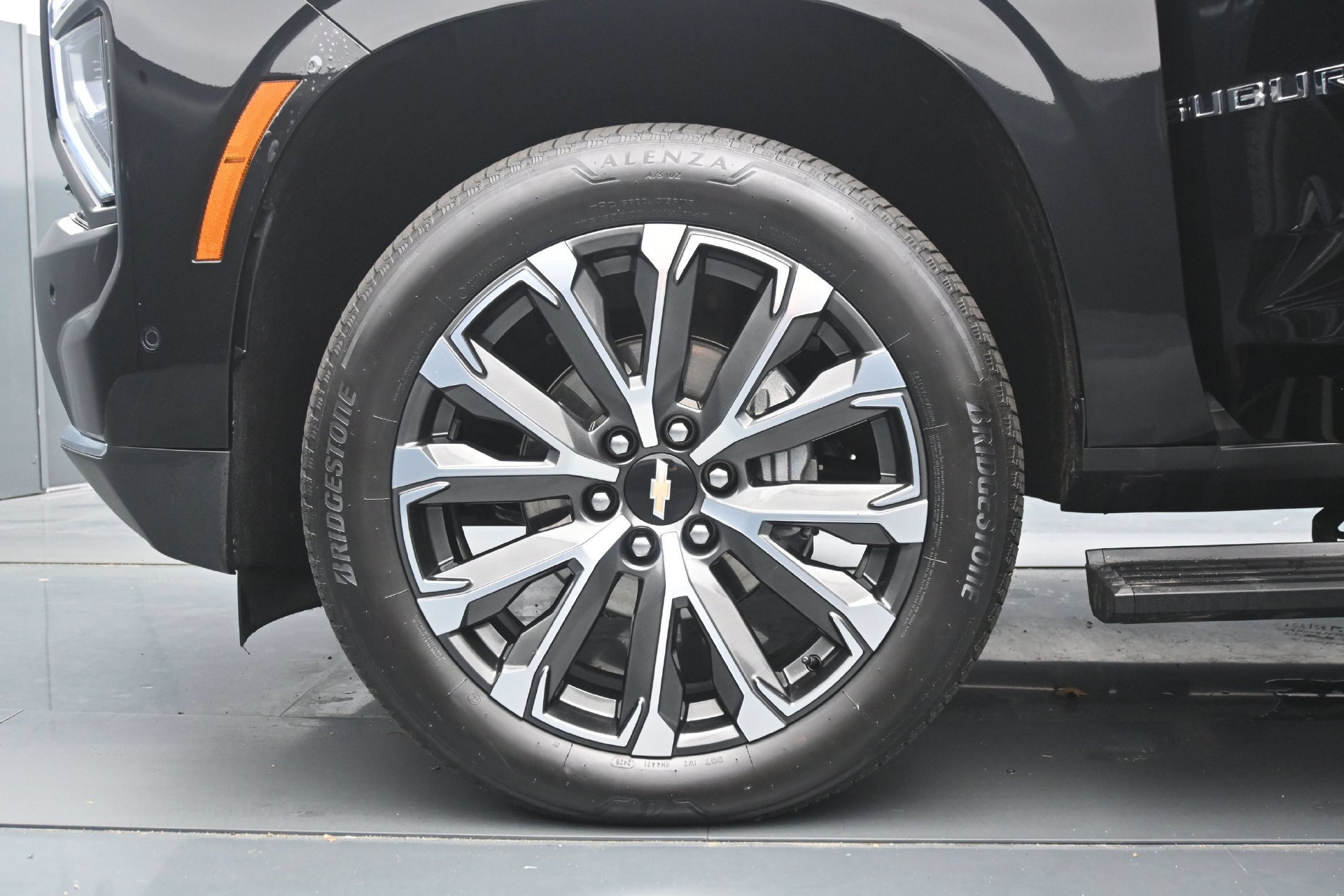 Used 2025 Chevrolet Suburban High Country AWD/4WD image 31