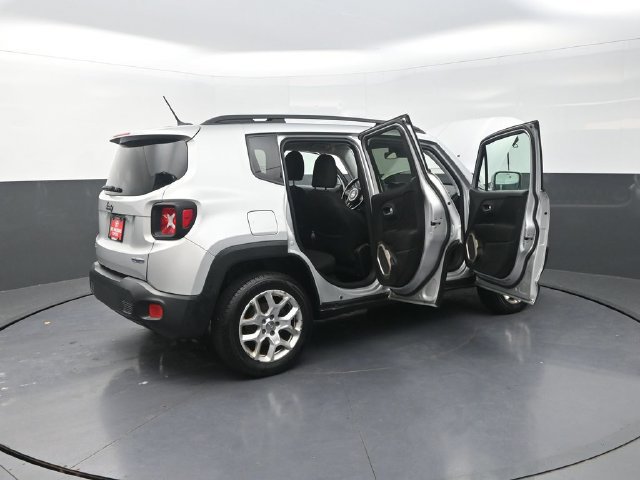 Used 2017 Jeep Renegade Latitude w/ Cold Weather Group AWD/4WD image 45