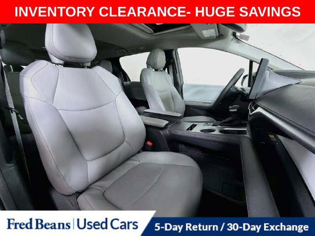 Used 2025 Toyota Sienna XLE FWD image 36