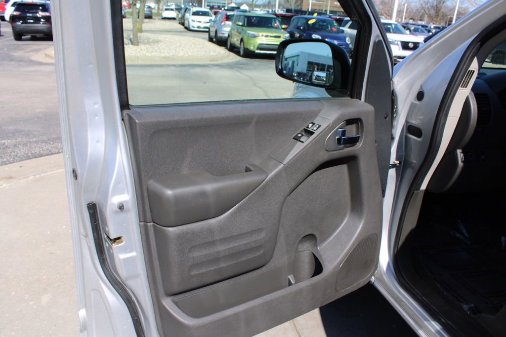 Used 2017 Nissan Frontier SV image 18