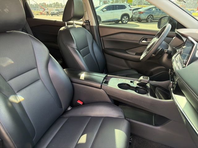 Used 2023 Nissan Rogue SV w/ SV Premium Package image 15