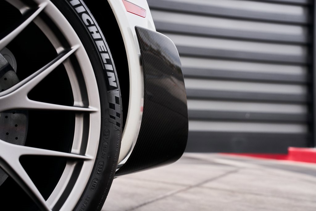 Used 2015 Porsche 918 Spyder w/Weissach Package image 17