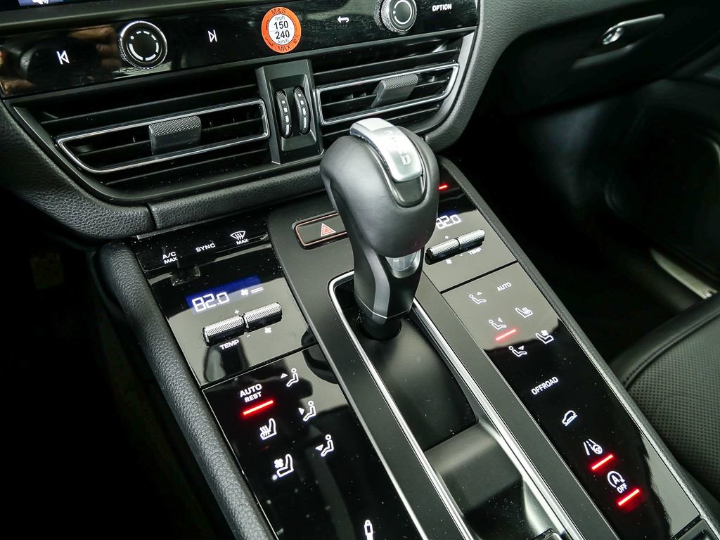 Certified 2023 Porsche Macan S w/ Premium Package Plus image 19