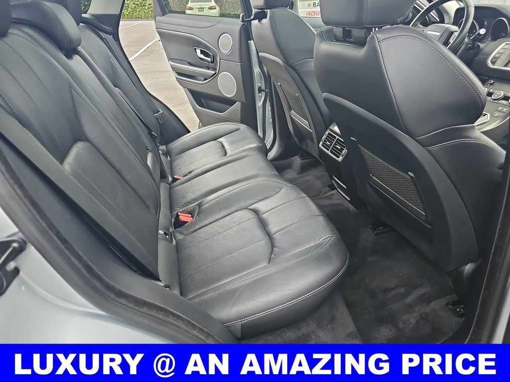 Used 2019 Land Rover Range Rover Evoque SE Premium image 11