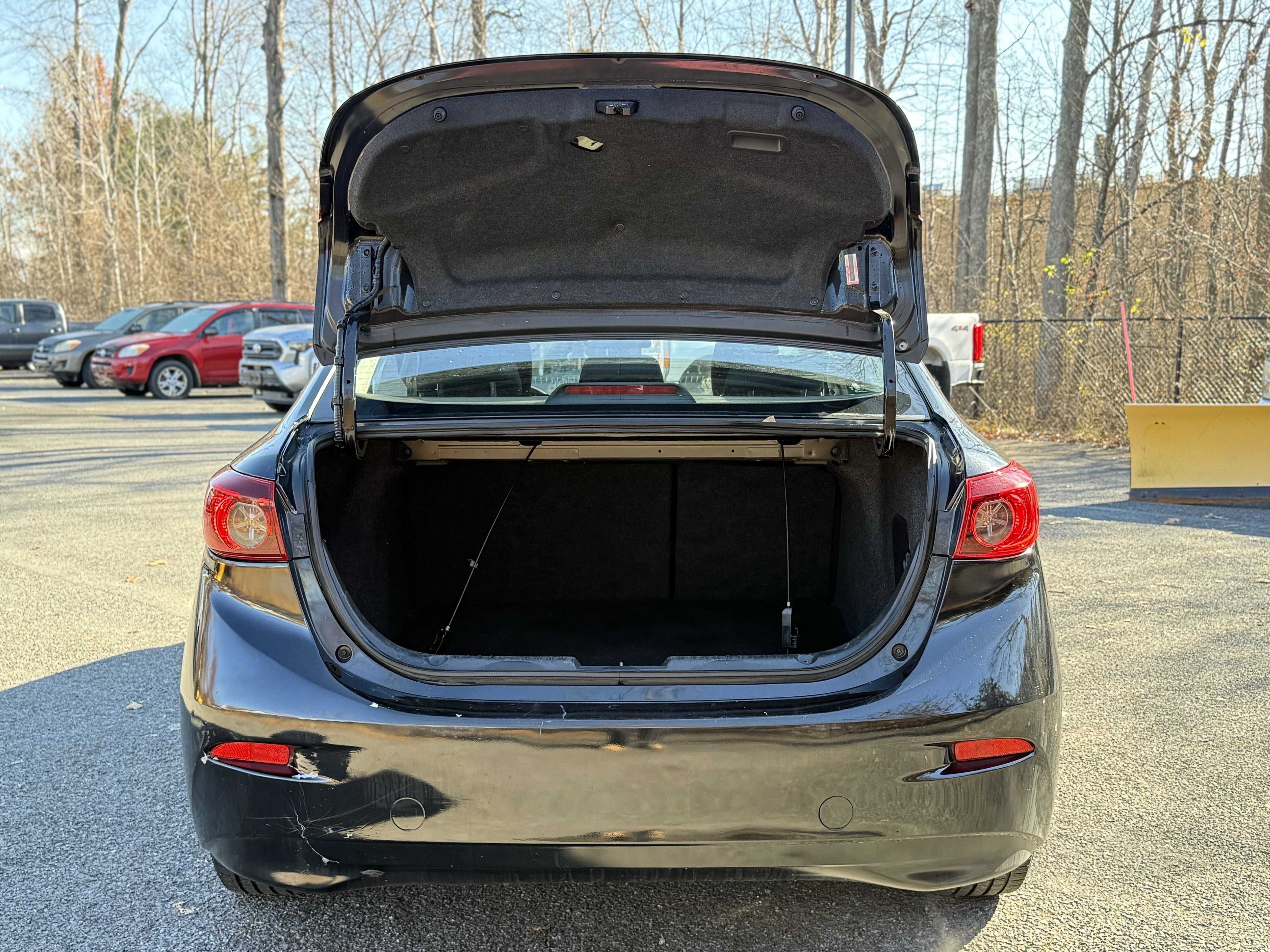 Used 2014 MAZDA MAZDA3 i Sport image 27