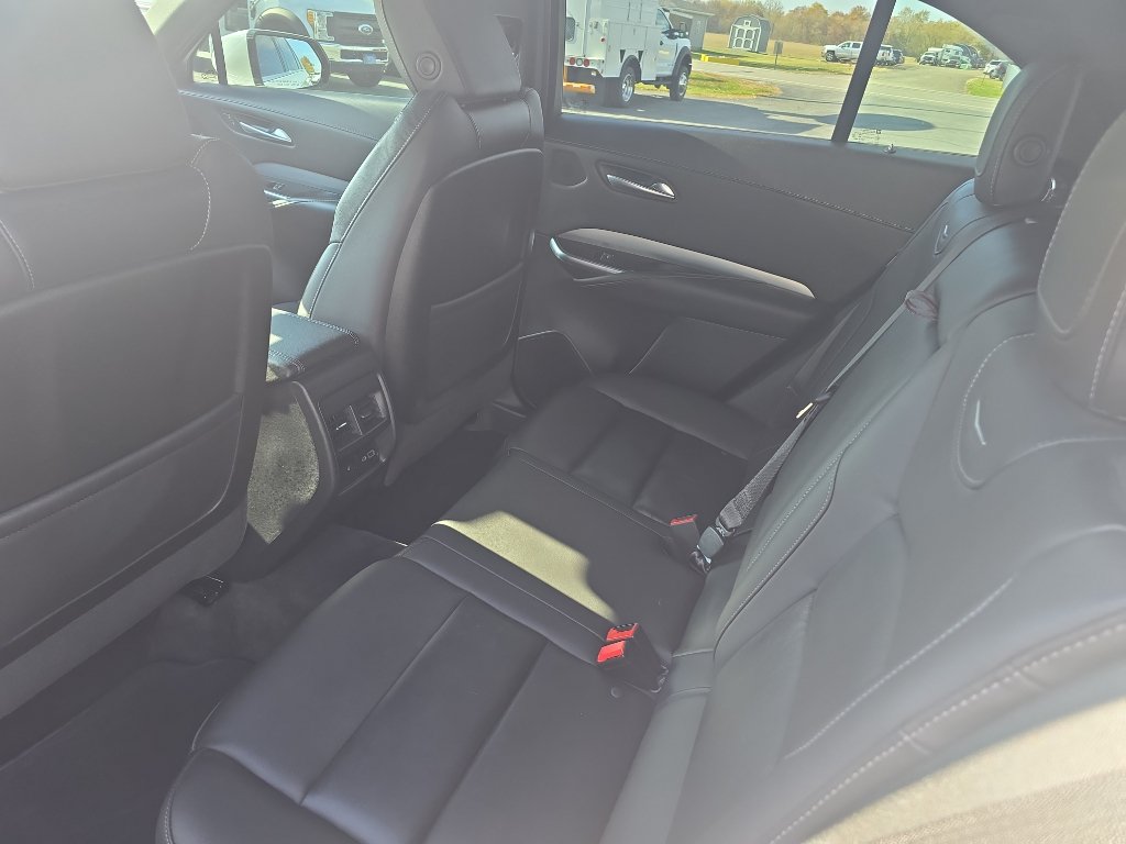 Used 2022 Cadillac XT4 Premium Luxury w/ Cold Weather Package AWD/4WD image 15