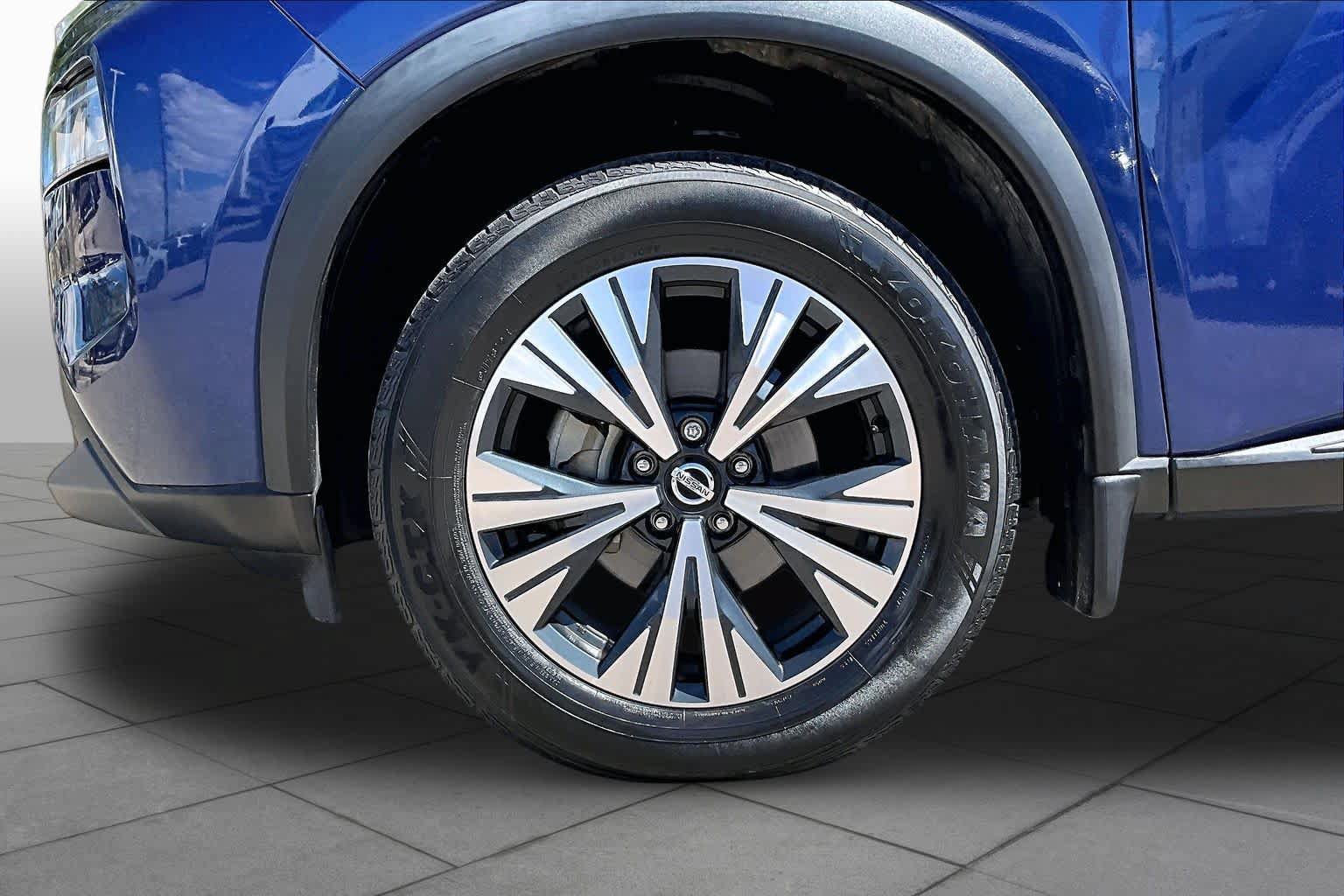 Used 2021 Nissan Rogue SV FWD image 11