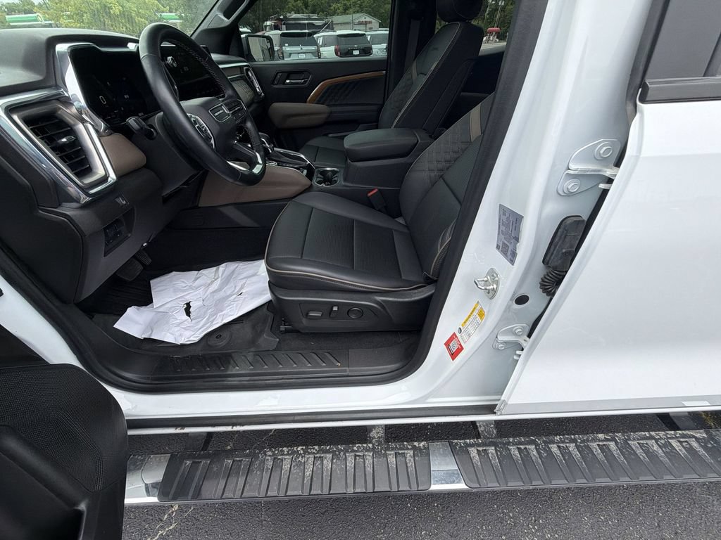 Used 2024 GMC Canyon Denali AWD/4WD image 12