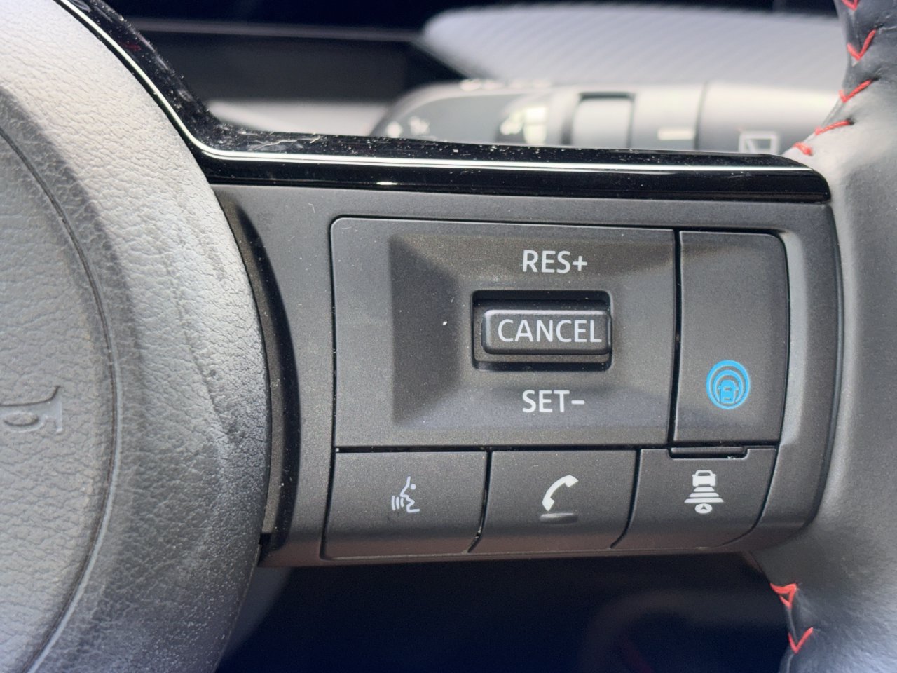 Used 2025 Nissan Kicks SR AWD/4WD image 13
