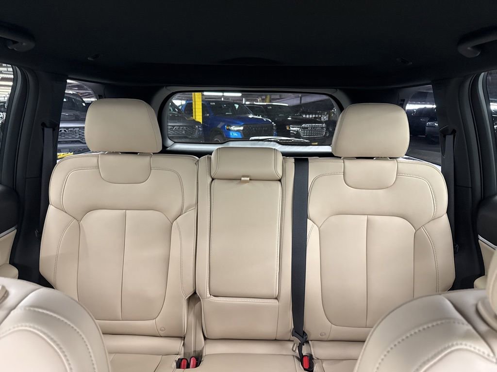 Used 2025 Jeep Grand Cherokee Limited w/ MOPAR Finishing Package RWD image 15
