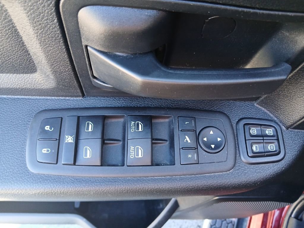 Used 2024 RAM 2500 Tradesman w/ Chrome Appearance Group image 28