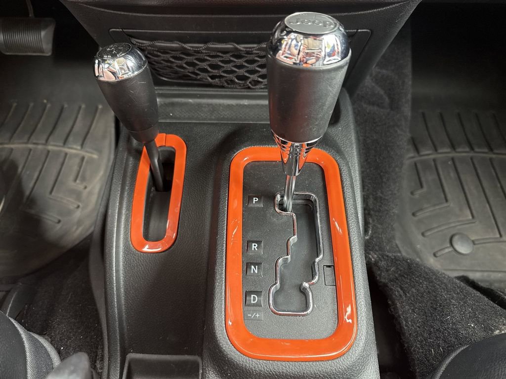 Used 2017 Jeep Wrangler Sahara AWD/4WD image 18