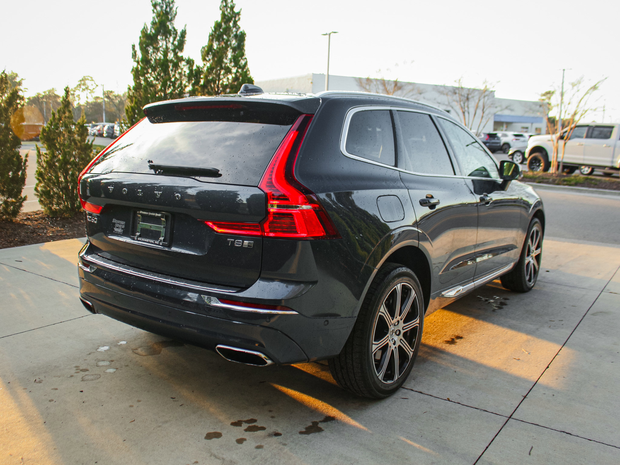 Used 2019 Volvo XC60 T8 Inscription w/ Advanced Package AWD/4WD image 10