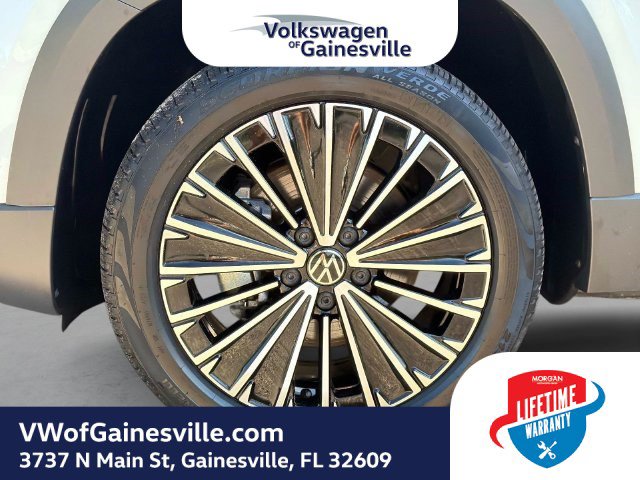 Used 2025 Volkswagen Taos SE FWD image 11