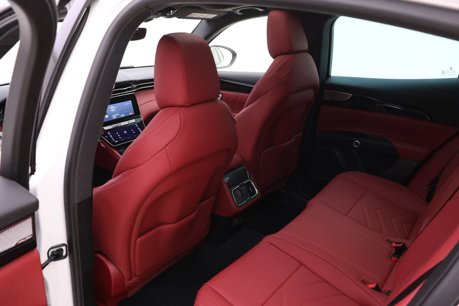 Used 2025 Maserati Grecale Folgore image 11