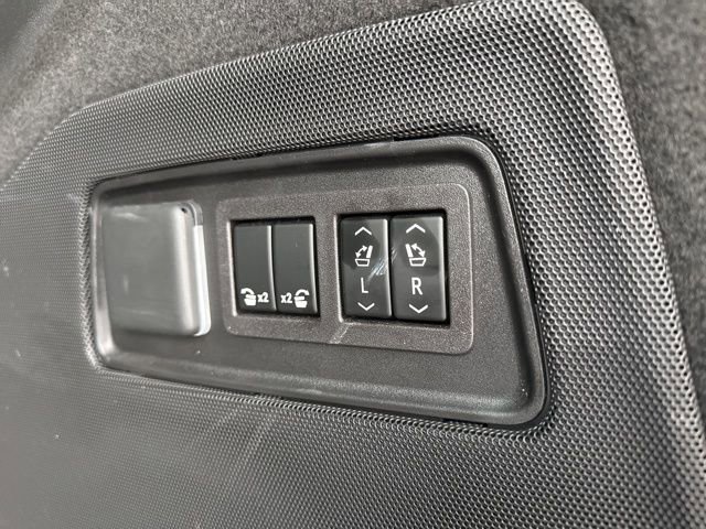 Used 2023 Cadillac Escalade ESV Premium Luxury AWD/4WD image 8