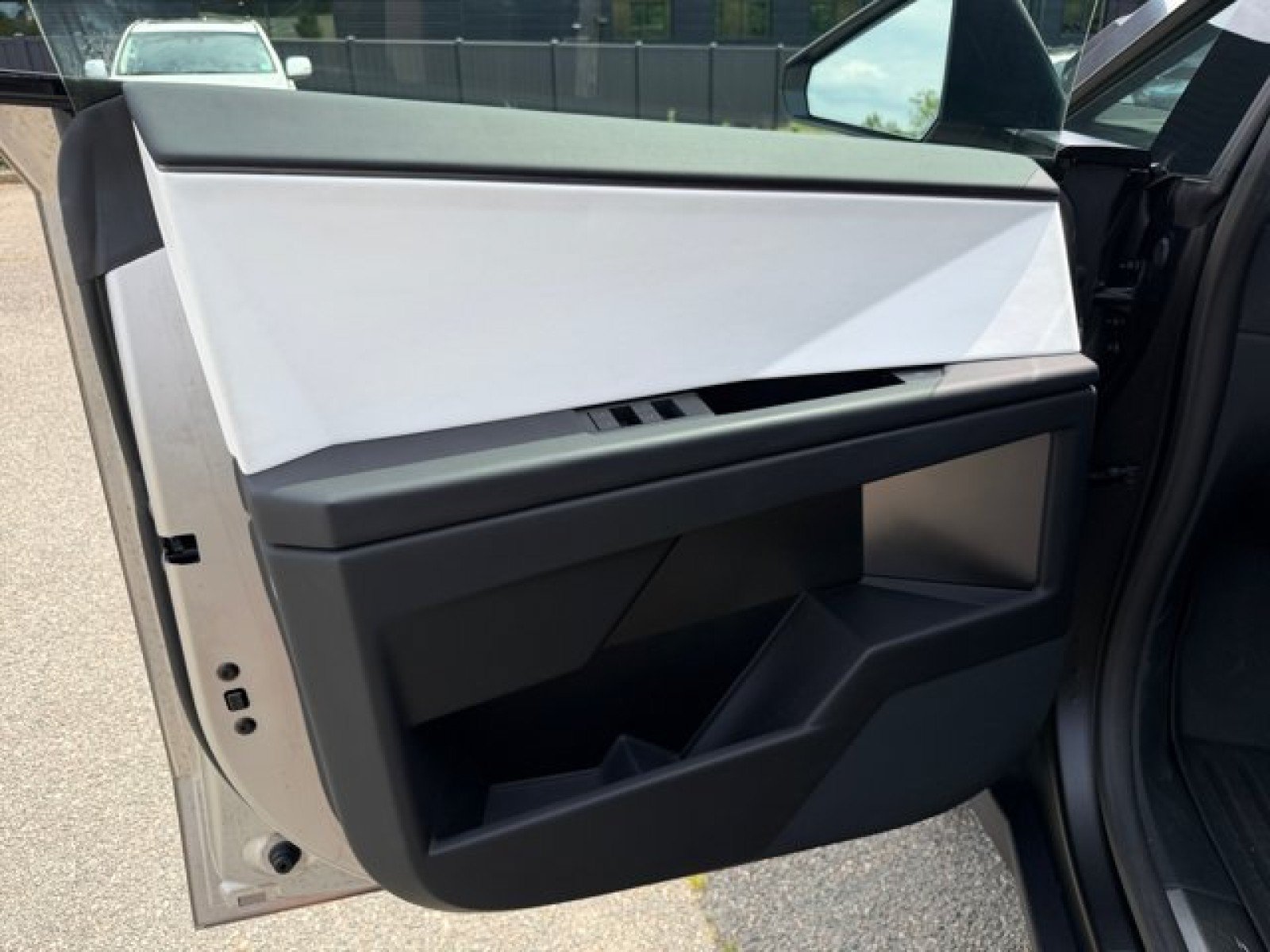 Used 2024 Tesla Cybertruck AWD Crew Cab image 19