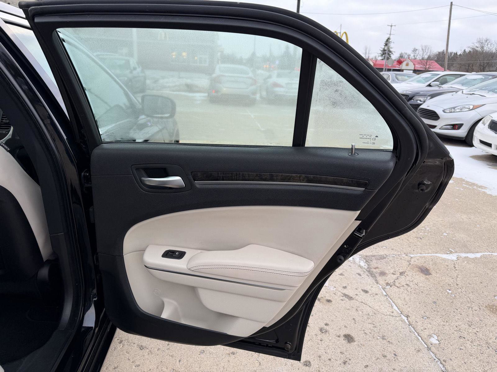 Used 2016 Chrysler 300 C image 24