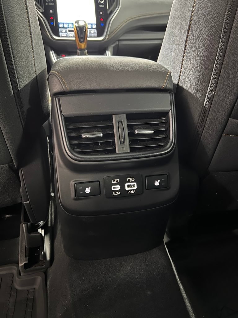 Used 2025 Subaru Outback Wilderness w/ Wilderness Package AWD/4WD image 18