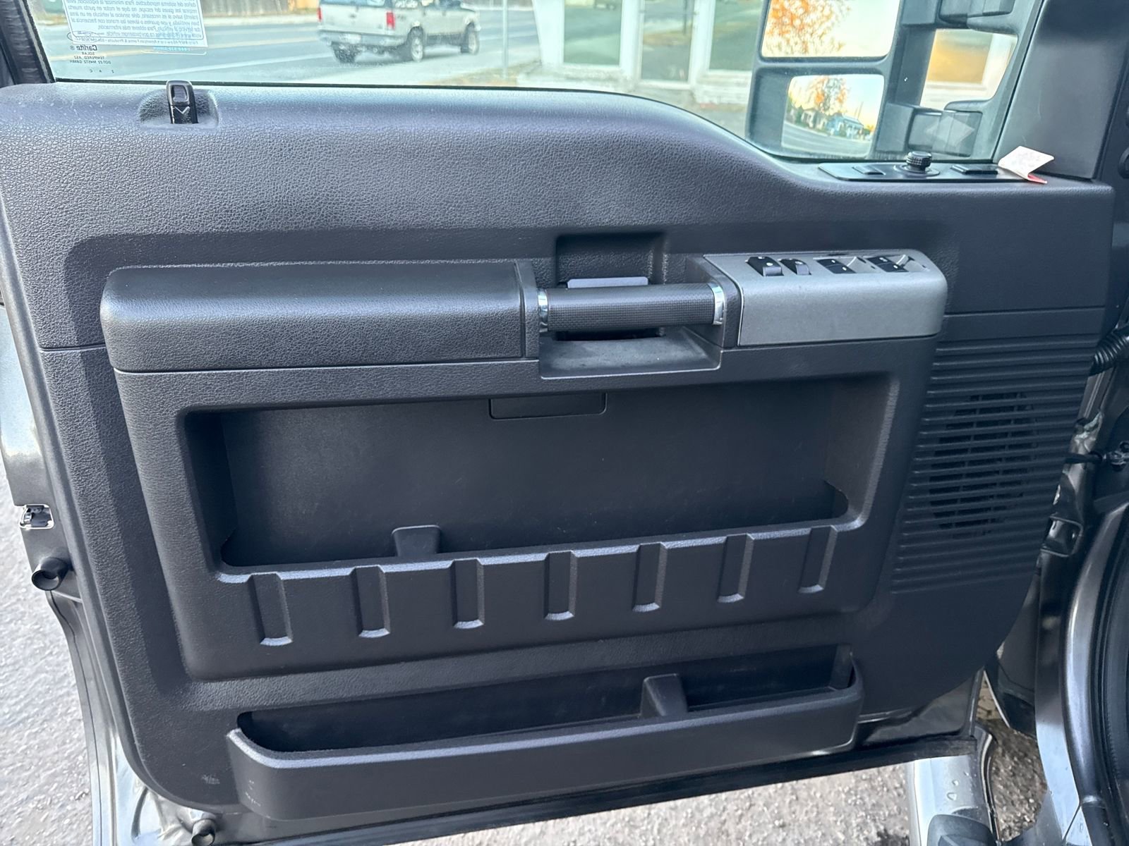 Used 2012 Ford F250 Lariat w/ Lariat Interior Pkg image 10