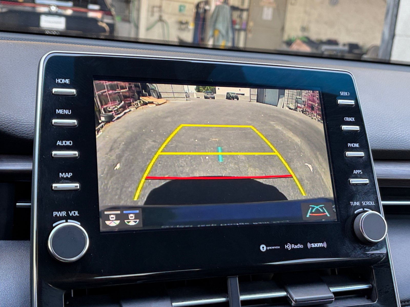 Used 2019 Toyota Avalon XLE w/ Moonroof Package FWD image 18