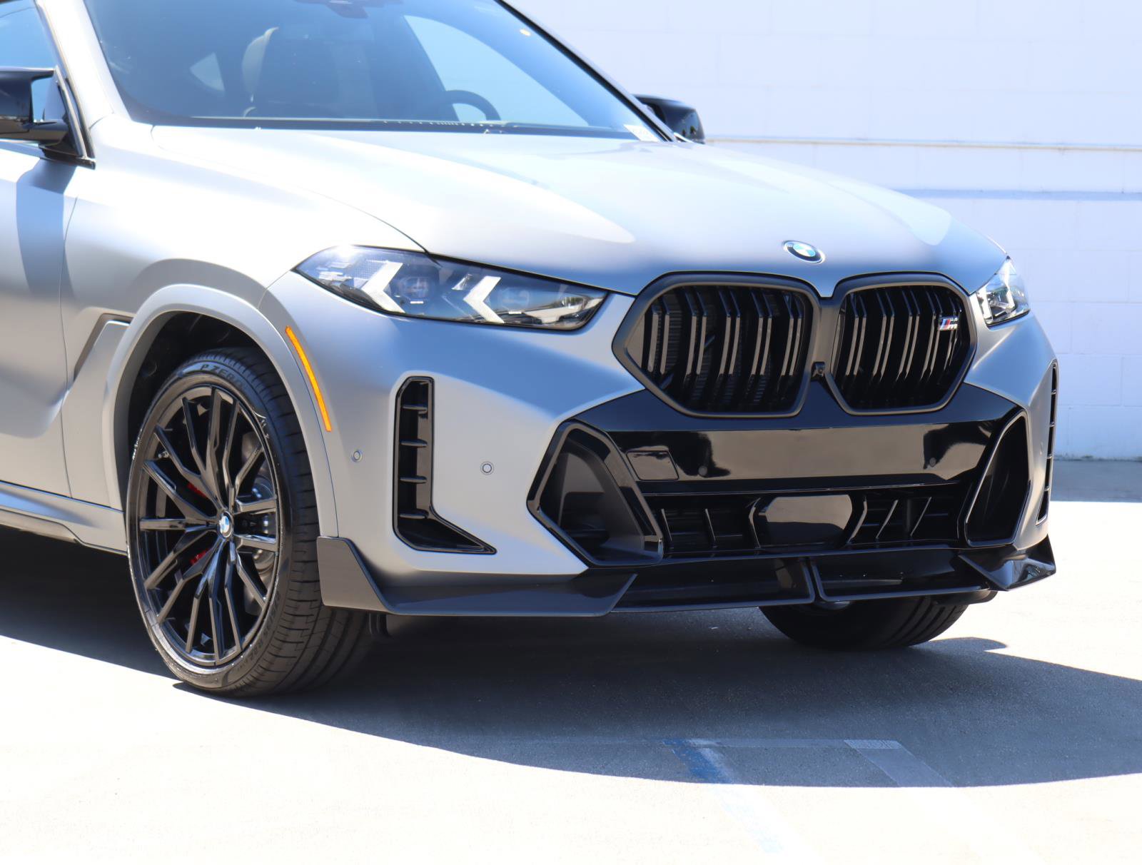 New 2026 BMW X6 M60i image 2