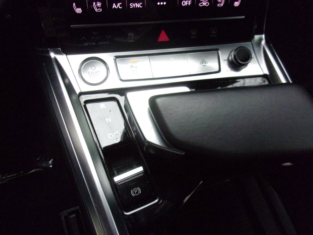 Used 2019 Audi e-tron Prestige w/ Prestige Package AWD/4WD image 29