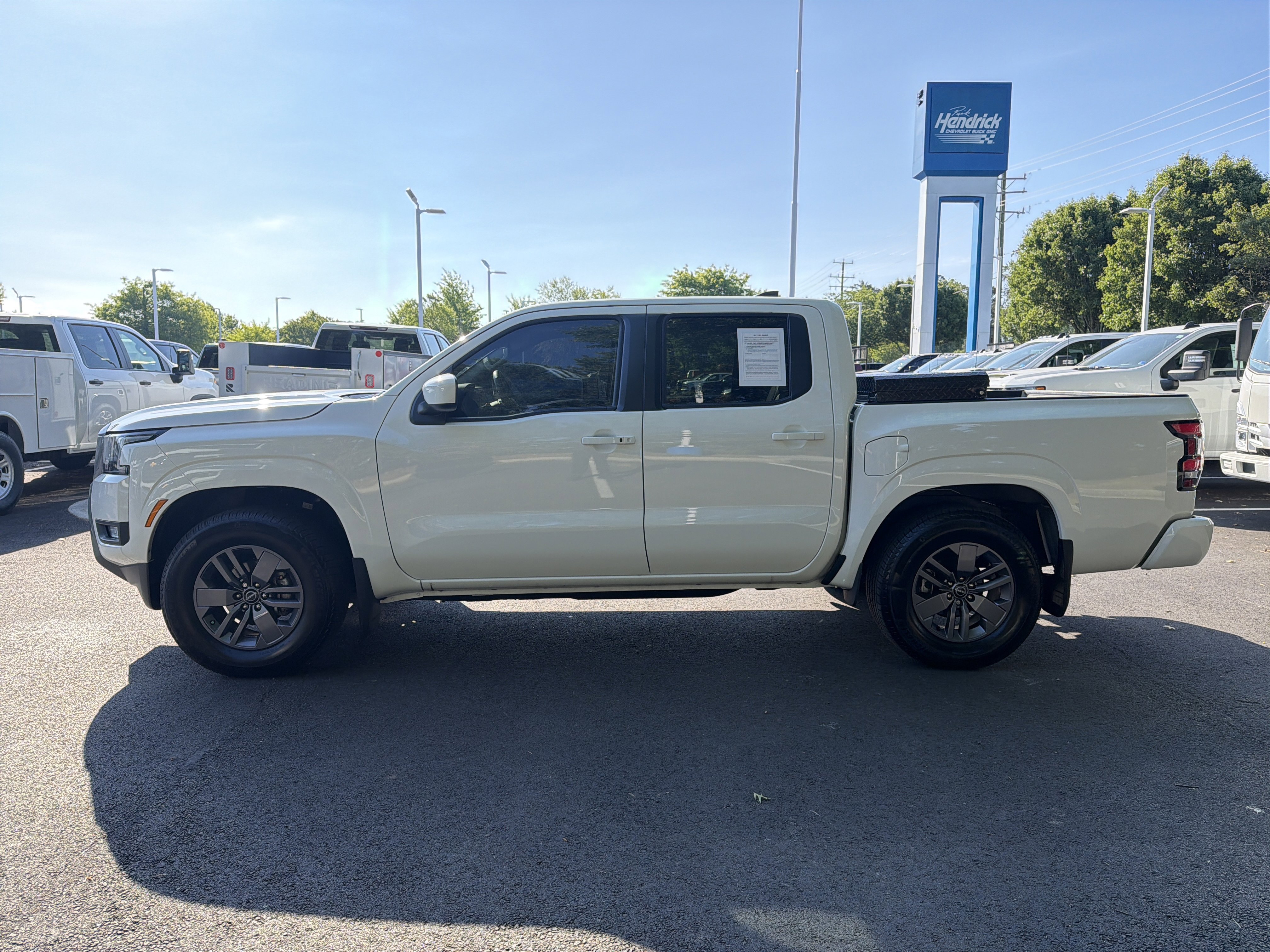 Used 2025 Nissan Frontier SV w/ SV Convenience Package RWD image 7