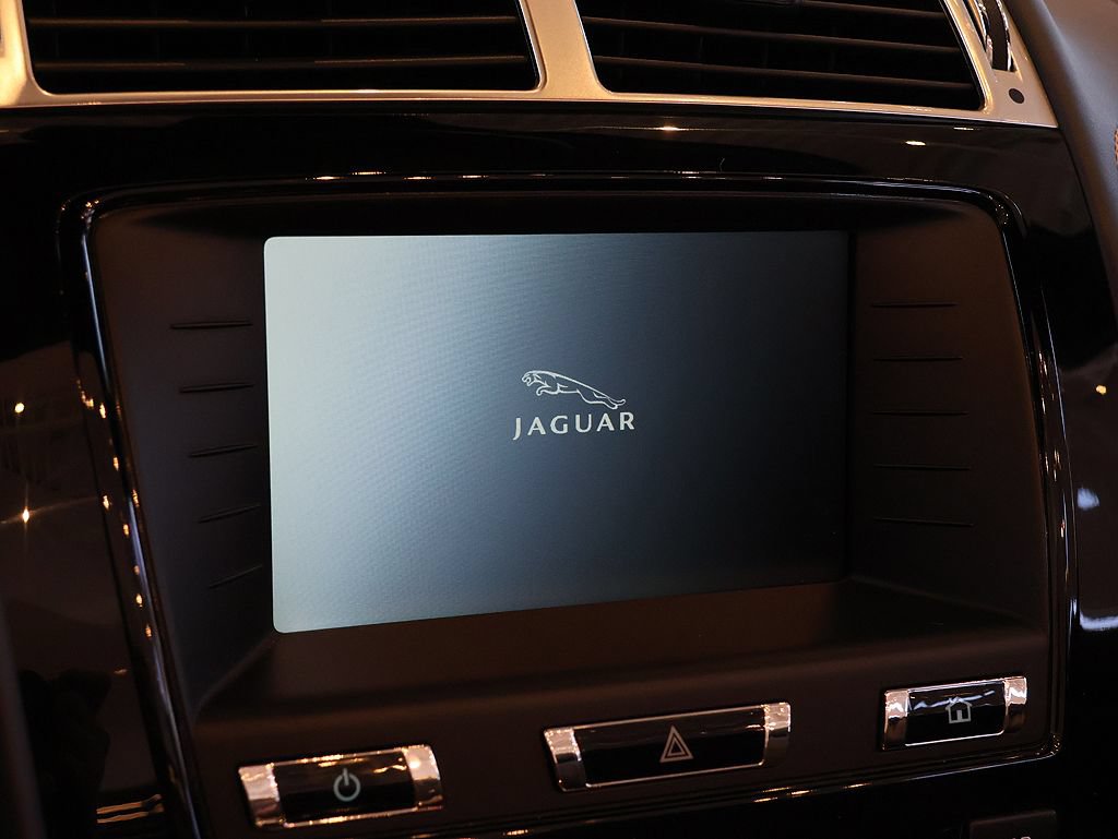 Used 2014 Jaguar XK Convertible RWD image 47