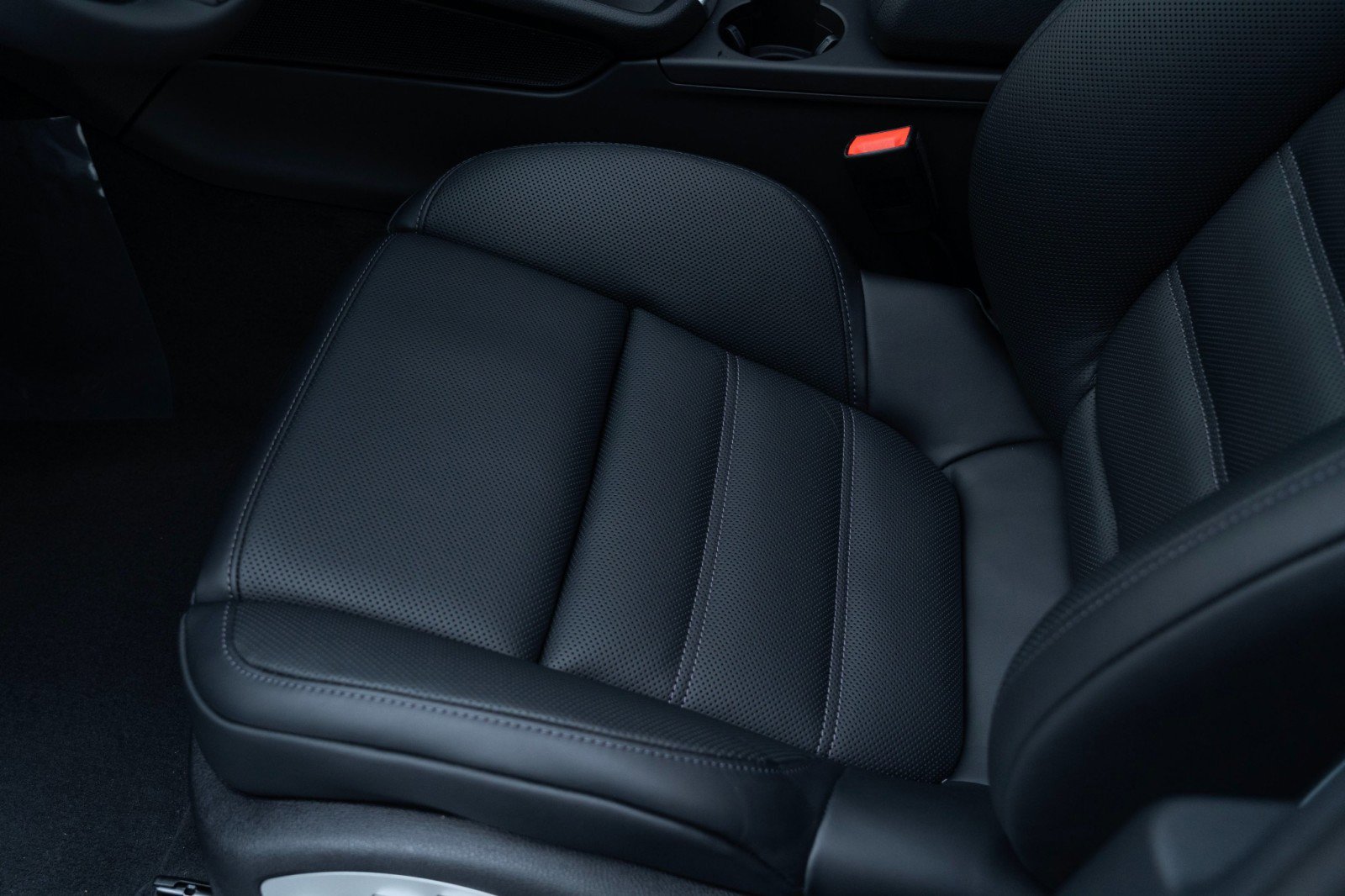 New 2025 Porsche Macan image 16