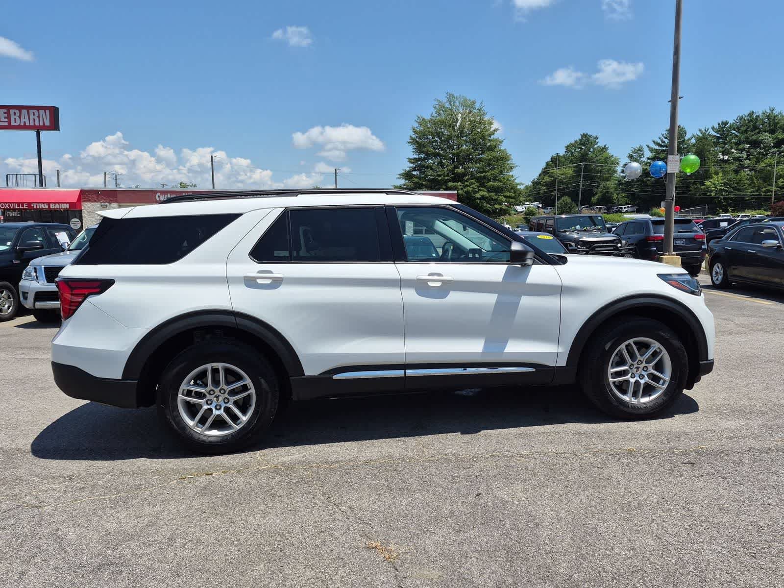 Used 2025 Ford Explorer Active AWD/4WD image 7