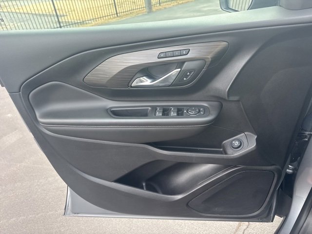 Used 2024 GMC Terrain SLT image 17
