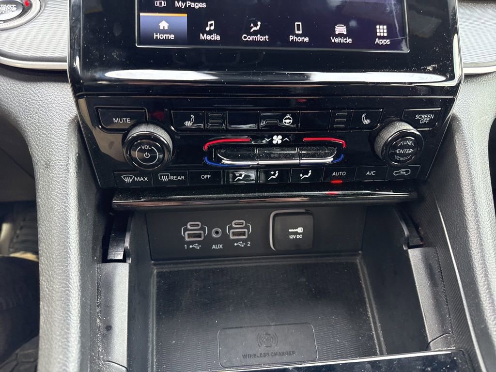 Used 2024 Jeep Grand Cherokee Altitude image 32