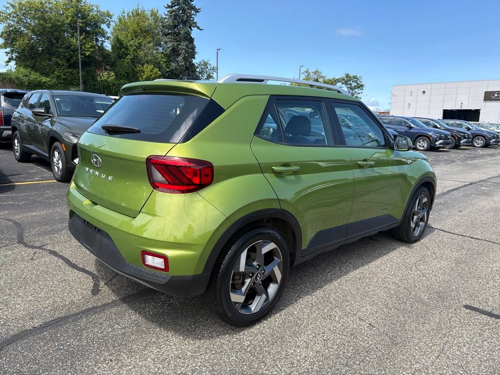 Certified 2024 Hyundai Venue SEL FWD image 7