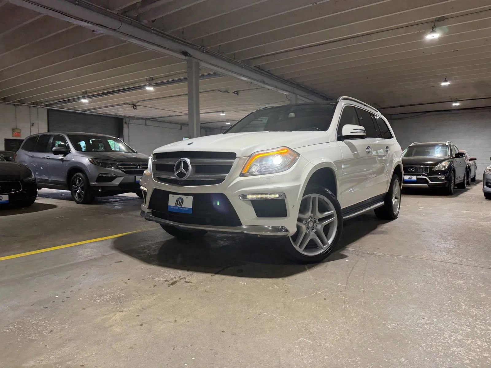 Used 2015 Mercedes-Benz GL 550 4MATIC image 1