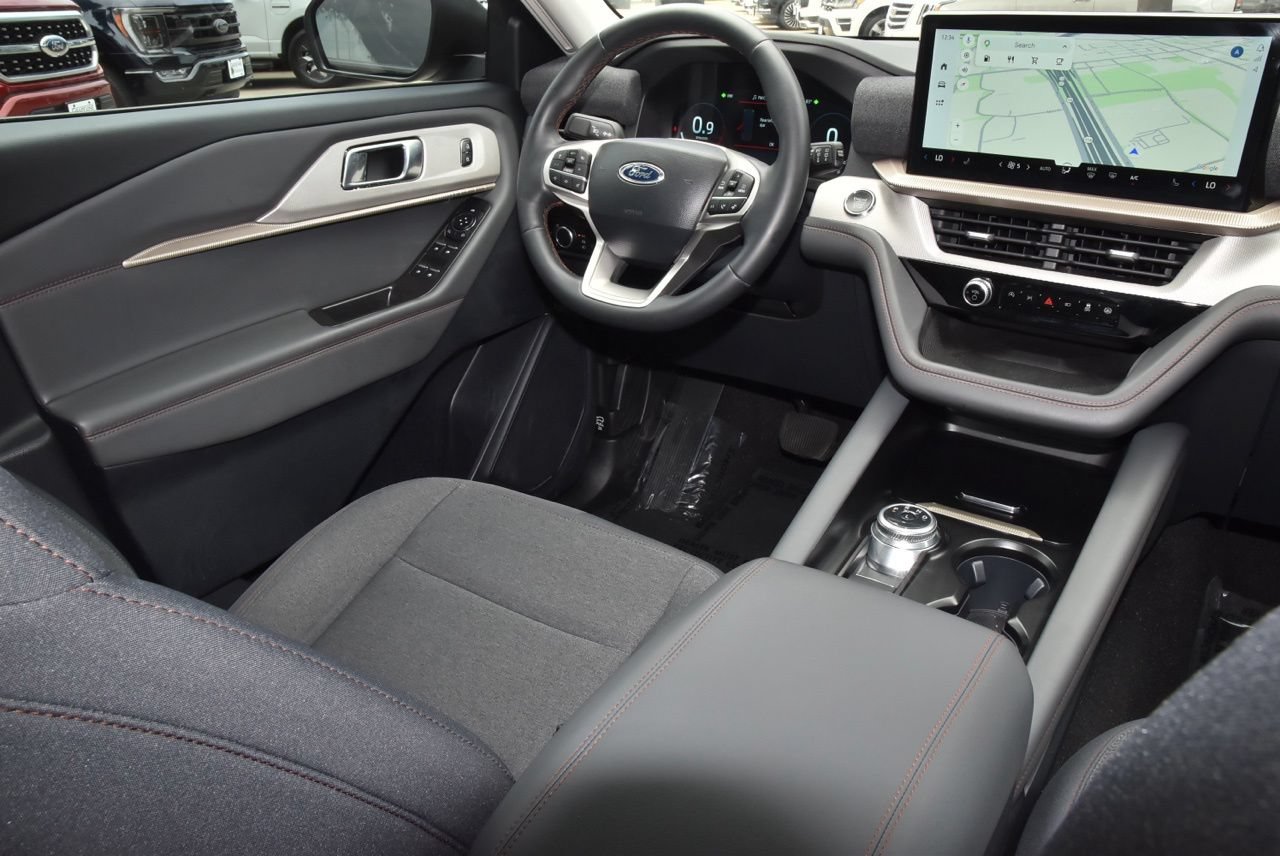 Certified 2025 Ford Explorer Active RWD image 16