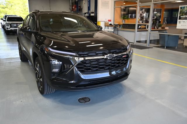 New 2026 Chevrolet Trax RS w/ Driver Confidence Package FWD image 3