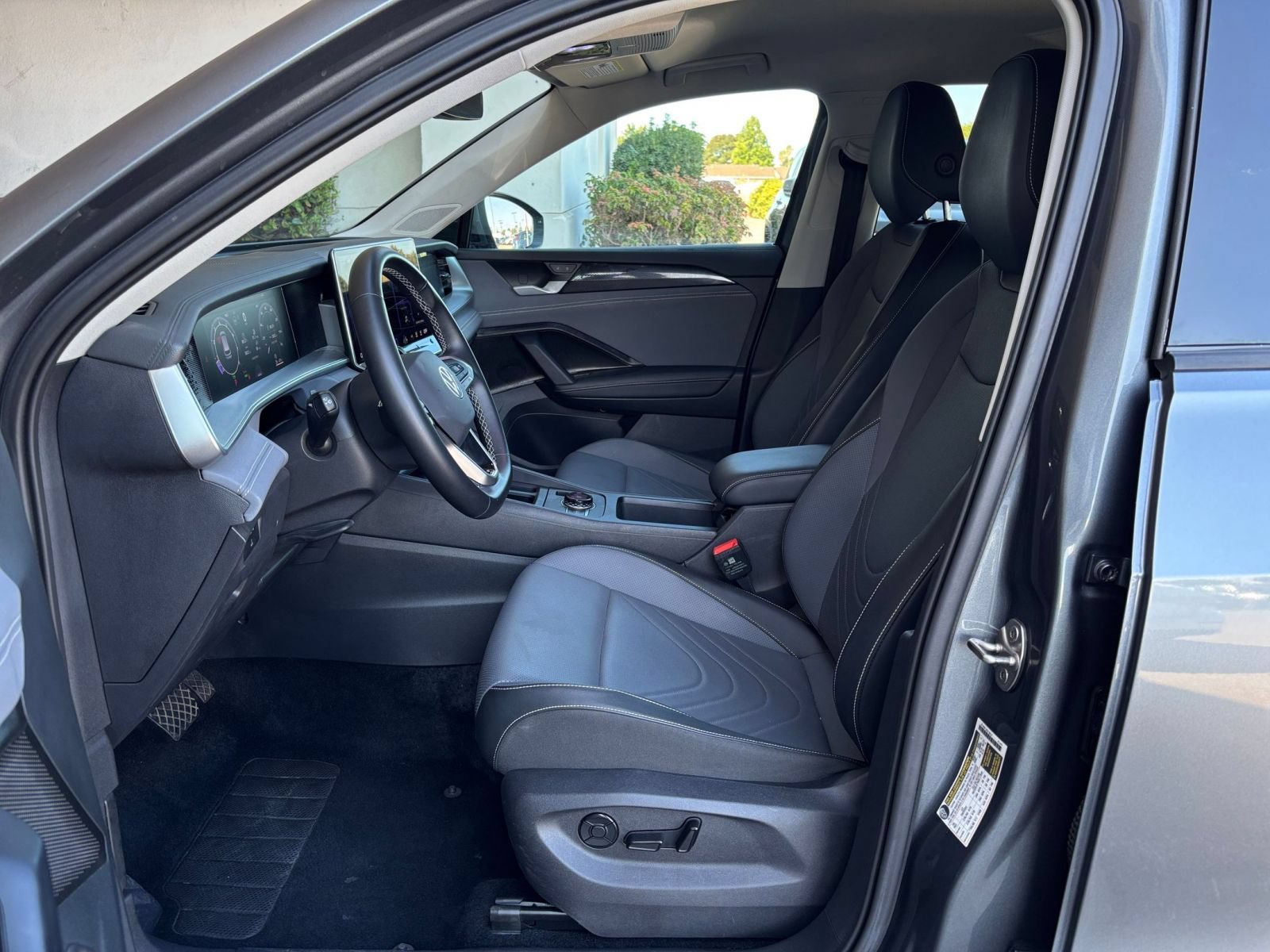 Used 2026 Volkswagen Tiguan SE FWD image 29