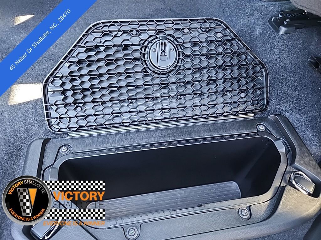 New 2025 RAM 1500 4x4 Crew Cab image 16